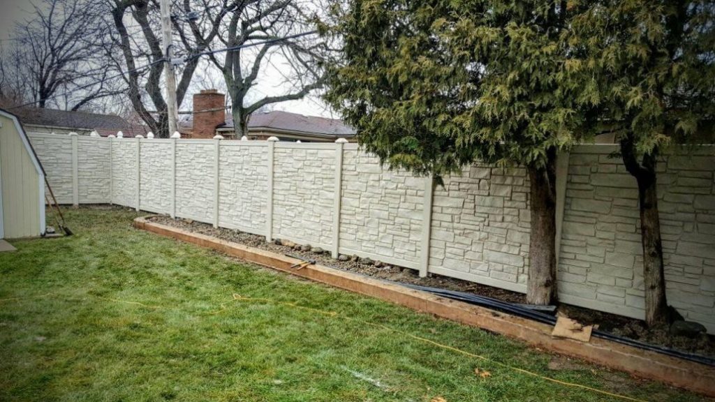 Bufftech Allegheny molded privacy fence